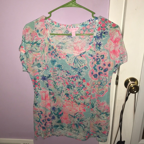 Lilly Pulitzer Tops - Lilly Pulitzer T-shirt